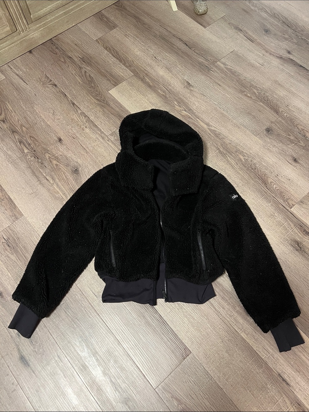 Alo Foxy Sherpa Zip-Up crop Jacket with removable hood